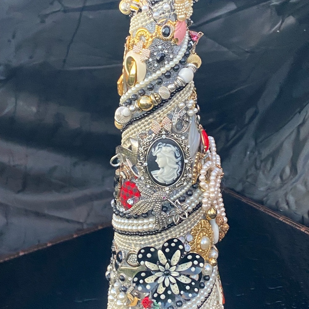Beautiful handmade vintage jewelry tree. - Picture 3 of 5